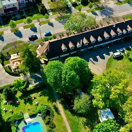 Romantik Camping Es Panzio Bük