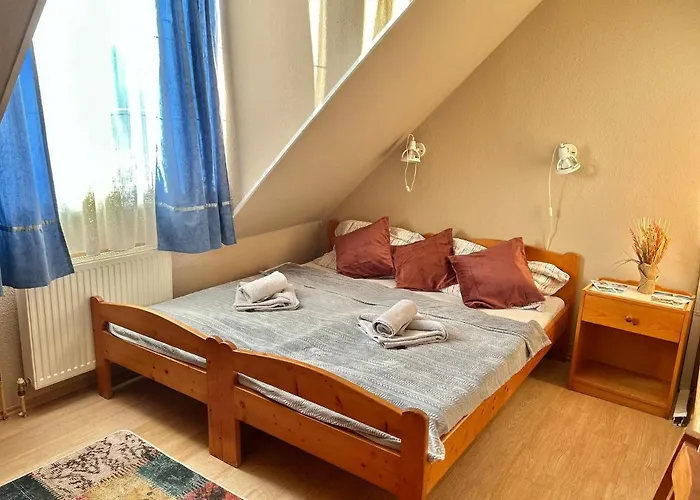 Romantik Camping Es Panzio Hotell Bük
