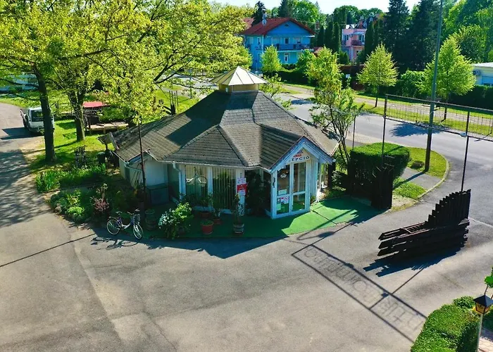 Romantik Camping Es Panzio Hotell Bük
