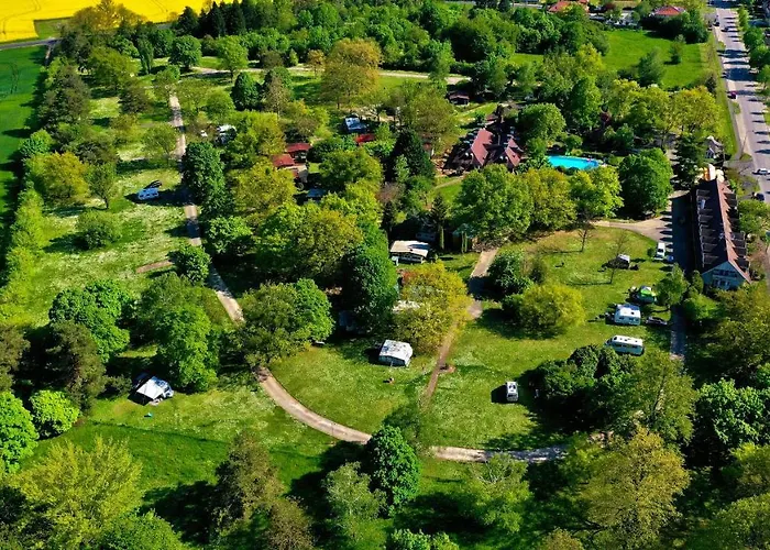 Romantik Camping Es Panzio Hotell Bük